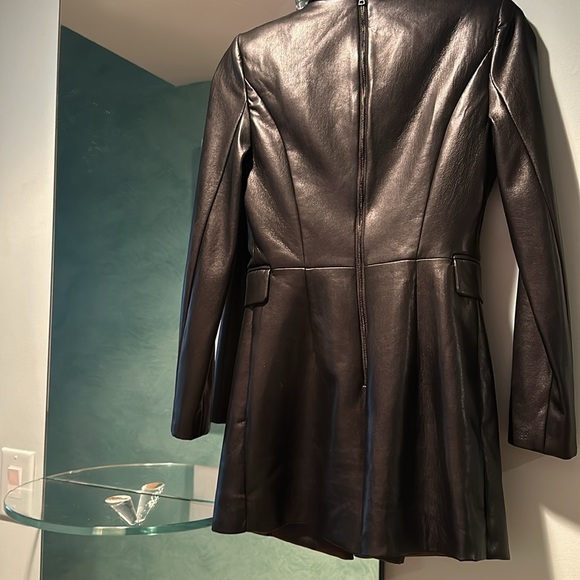 Alice & Olivia Kyrie long sleeve faux leather tuxedo black romper size 0 - Picture 3 of 7